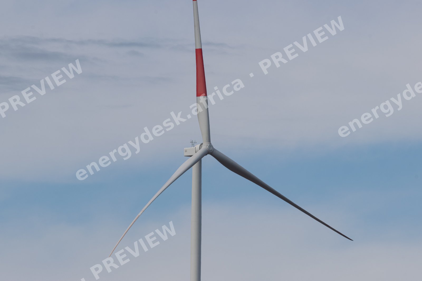 Full rotor of a newly erected turbine, Karreebosch Wind Farm