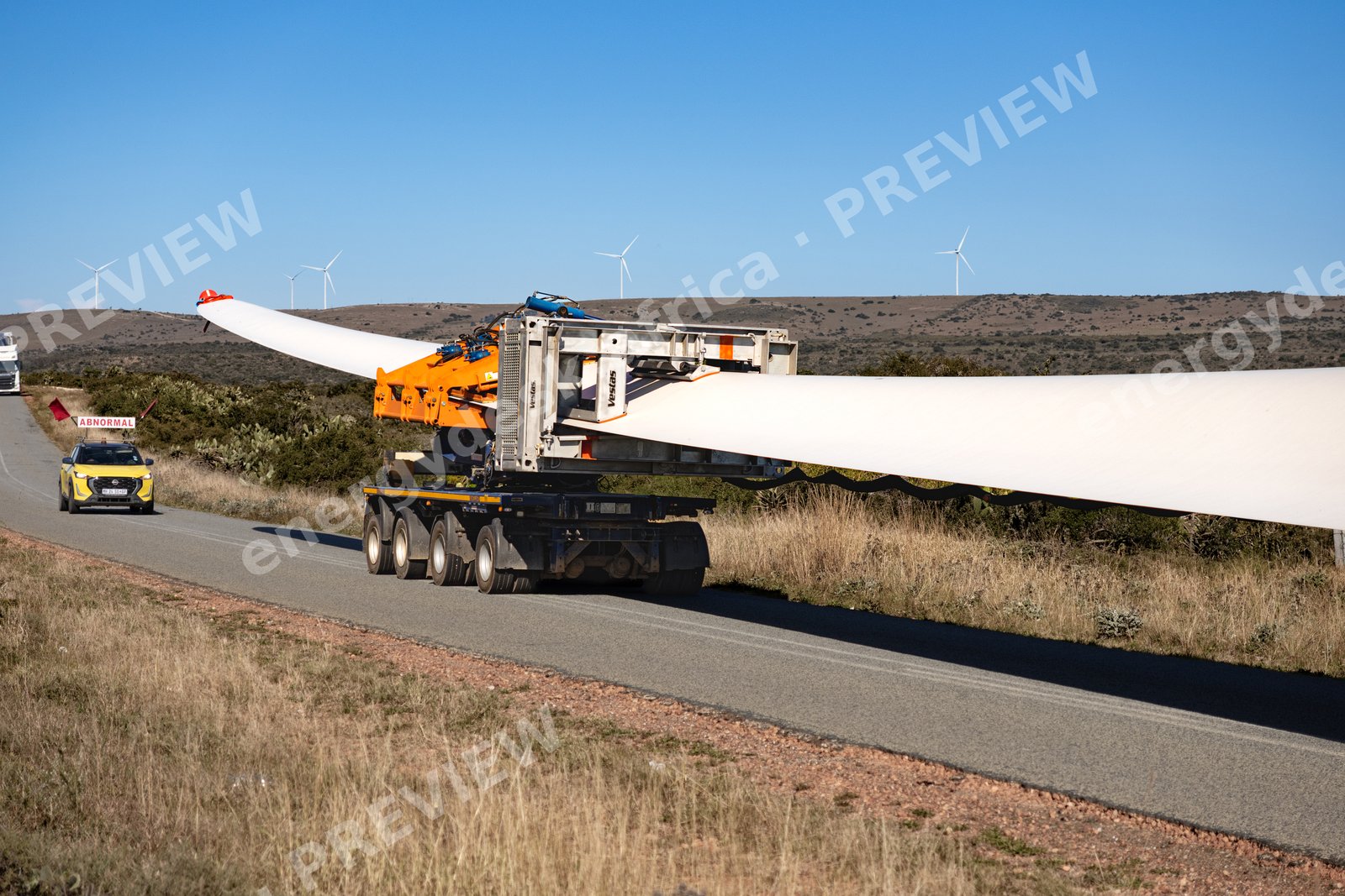 75-metre turbine blade spanning the R350 near Makhanda, Eastern Cape